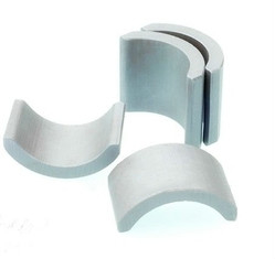 جودة  SrO 6Fe2O3 Ferrite Arc Magnet Electric For 750 550 Electric Tool مصنع