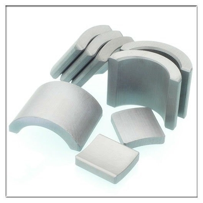 ISO TS16949 مغناطيس على شكل قوس الفريت OEM مغناطيس قطعة الفريت