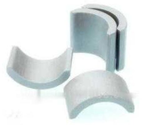 المغناطيس الدائم الفيريتي ذو القوة القسرية العالية مع مقاومة درجات الحرارة العالية